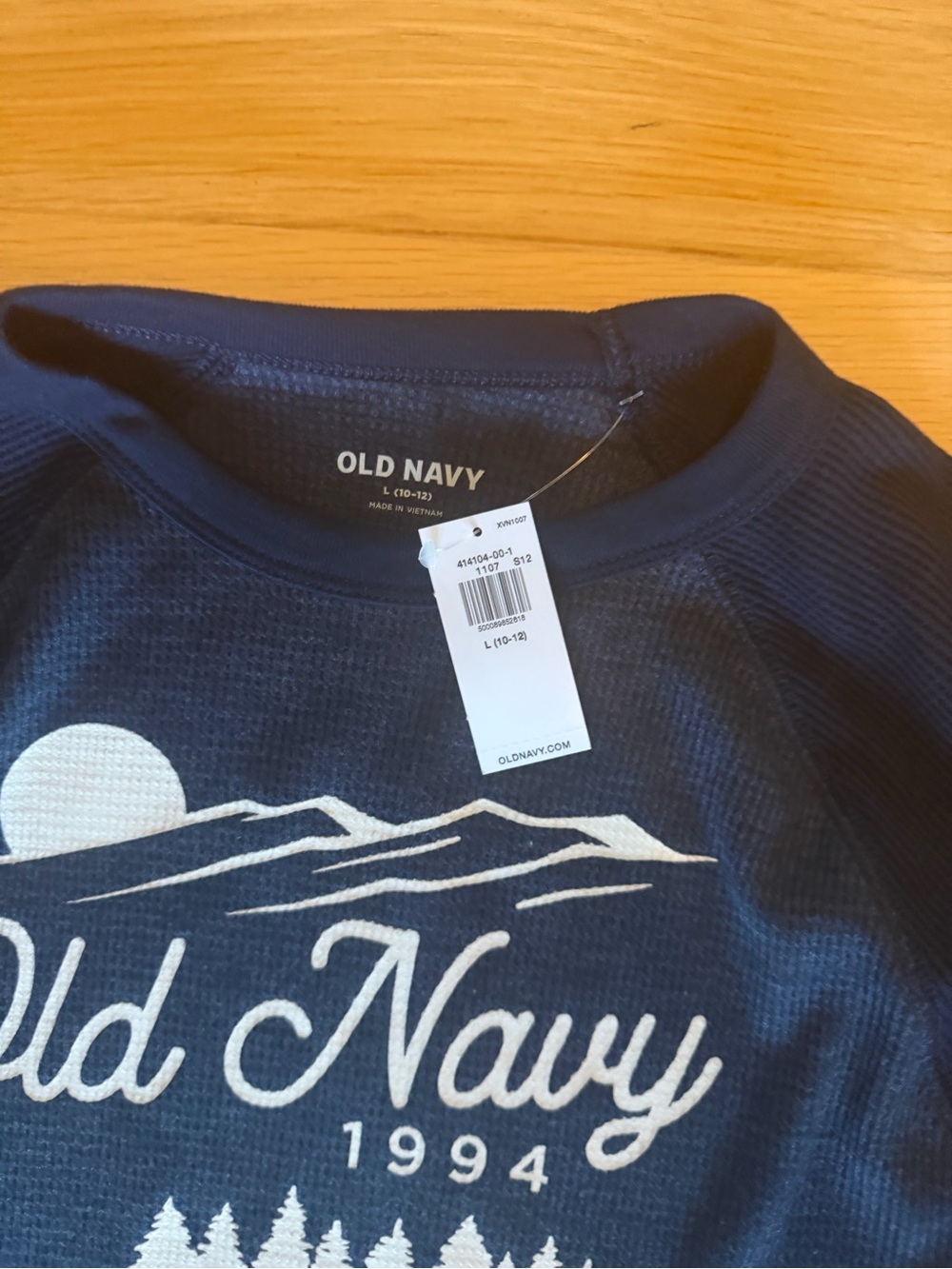 Old Navy Men's Navy Crewneck Sweater with White Mountain Graphic